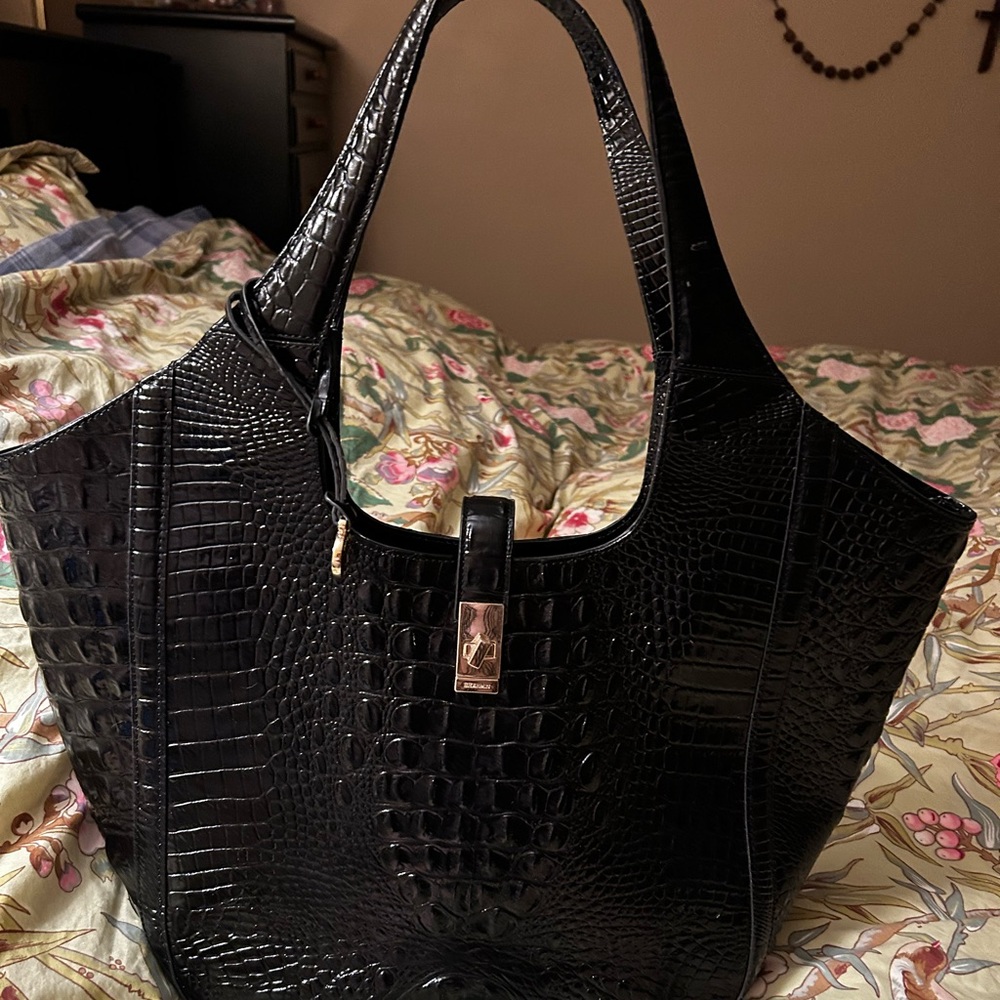 Black Leather Brahmin Carla Tote  (Likke new